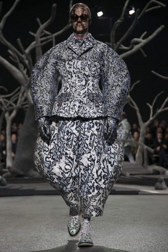 Look 10