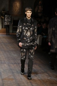 Look 16