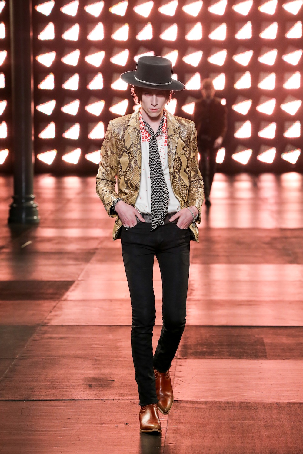 Look 38