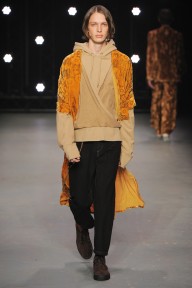 Look 18