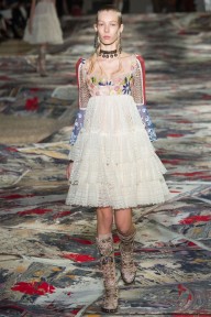 Look 18
