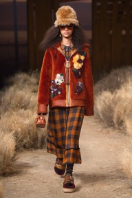 Look 10