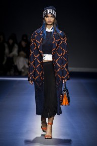 Look 16