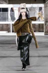 Look 32