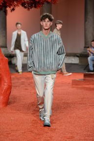 Look 18