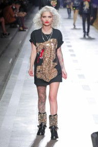 Look 16