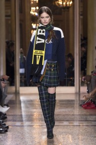 Look 16