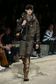 Look 15