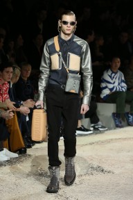Look 18