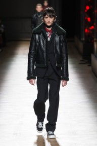 Look 16