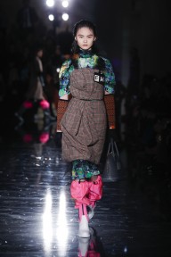 Look 16