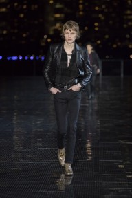 Look 16