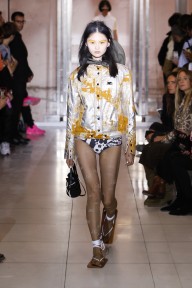 Look 16