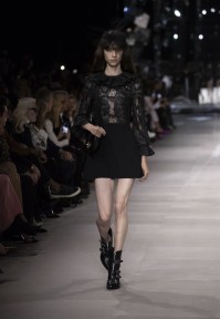 Look 16