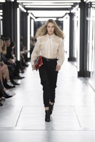 Look 18