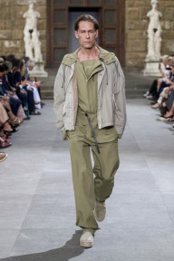 Look 16