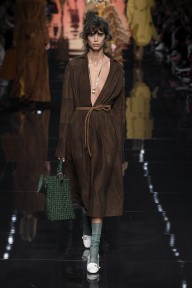 Look 16