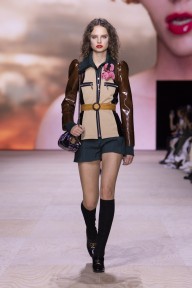 Look 16