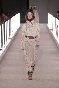 Look 19