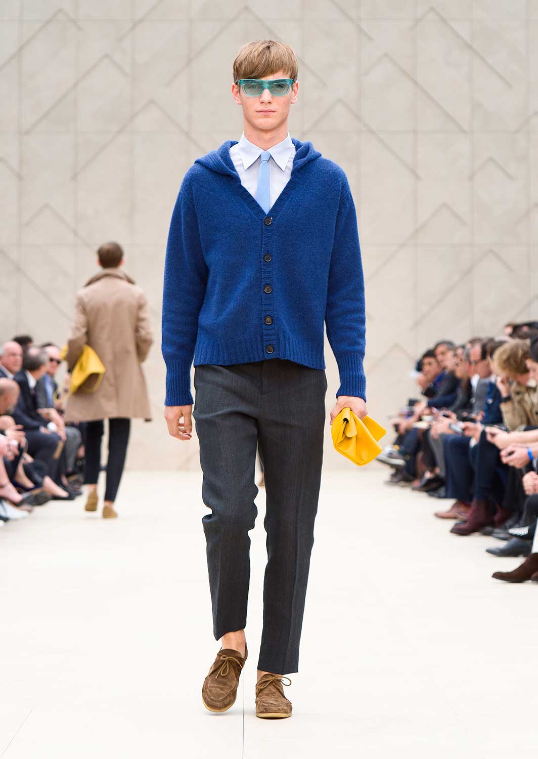 Look 16
