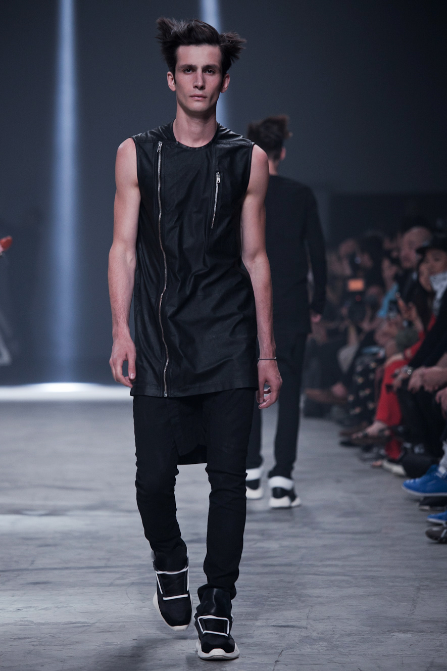 Look 10