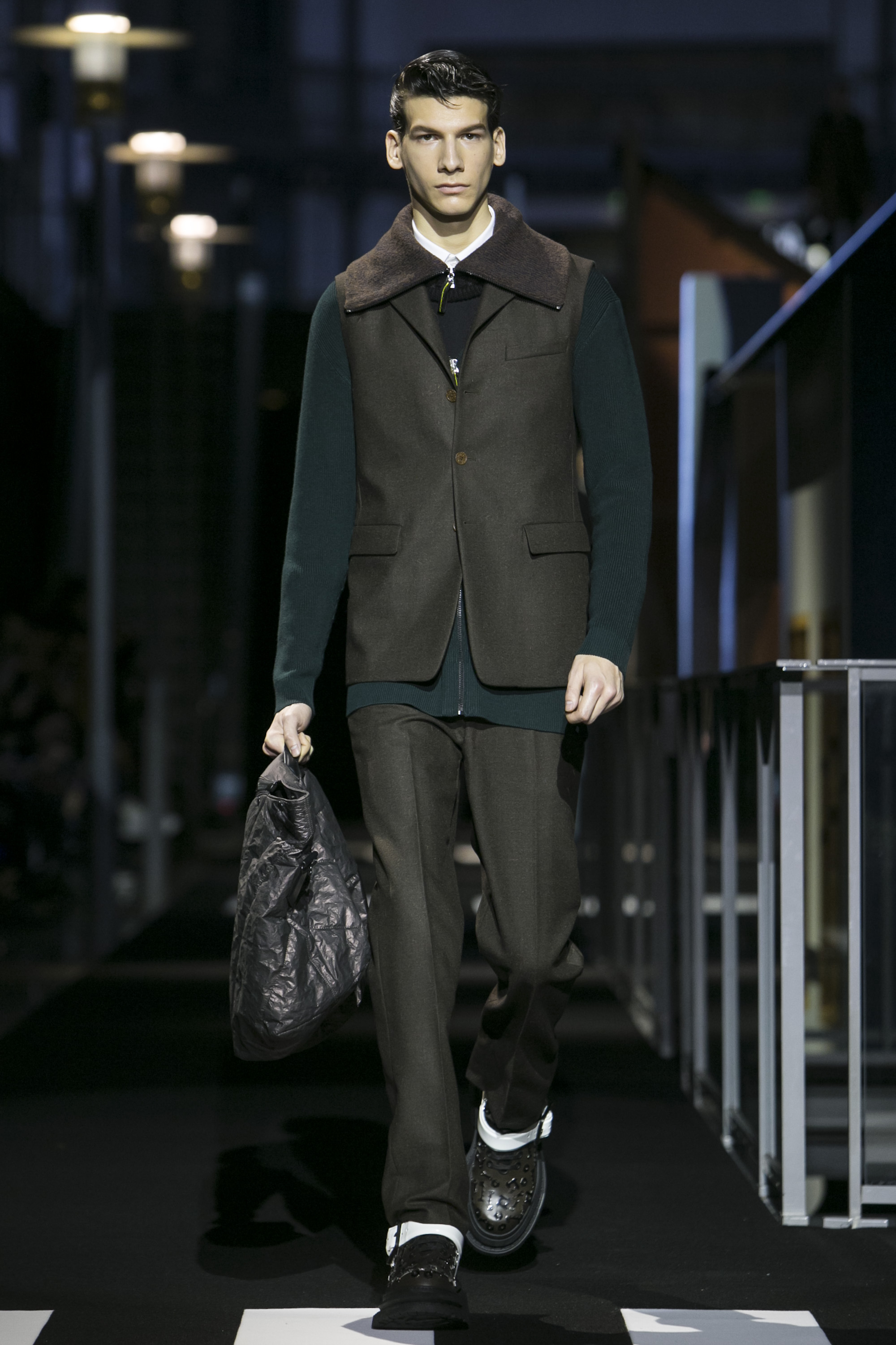 Look 10