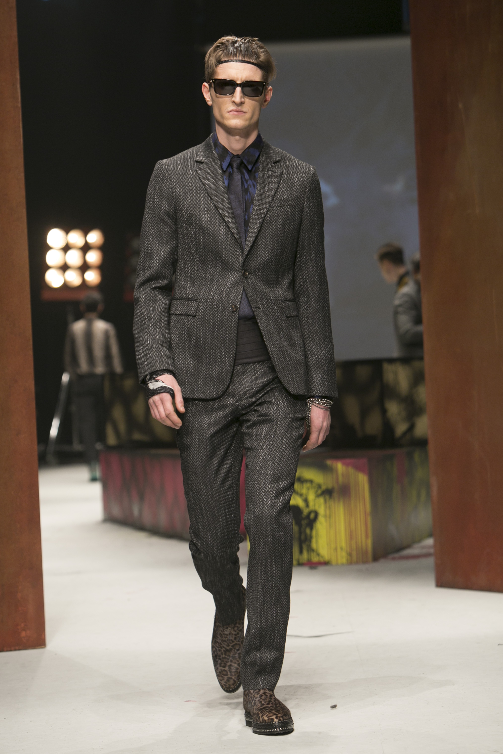 Look 12
