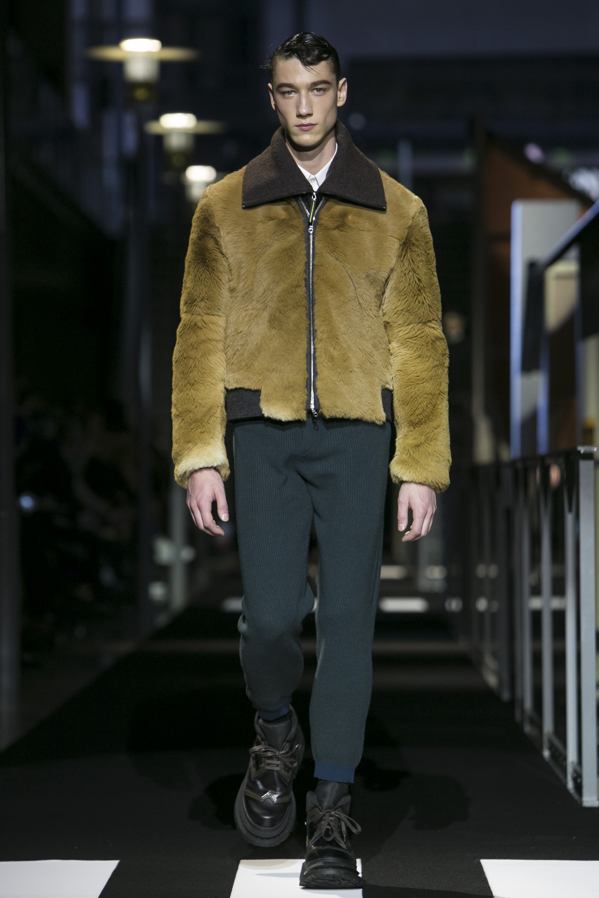 Look 15