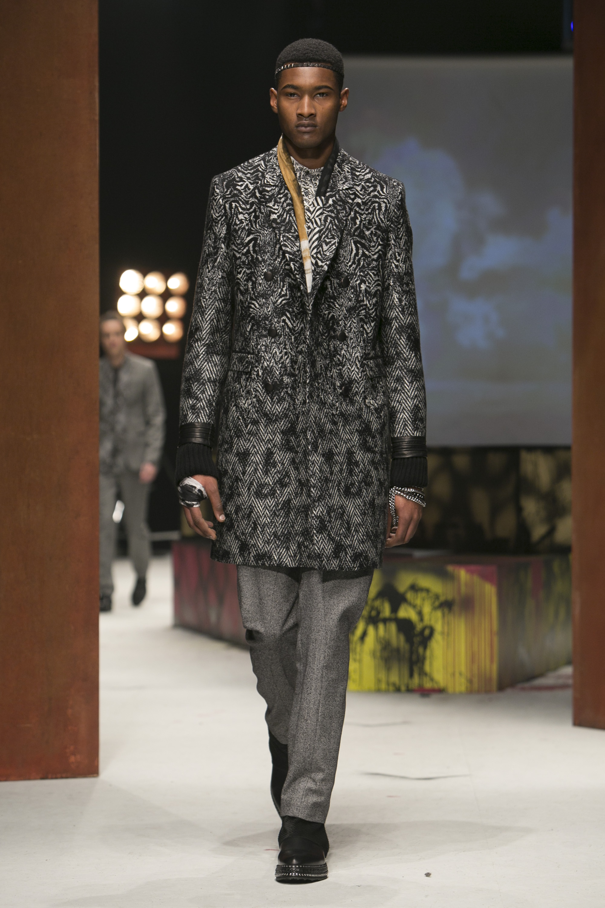 Look 15