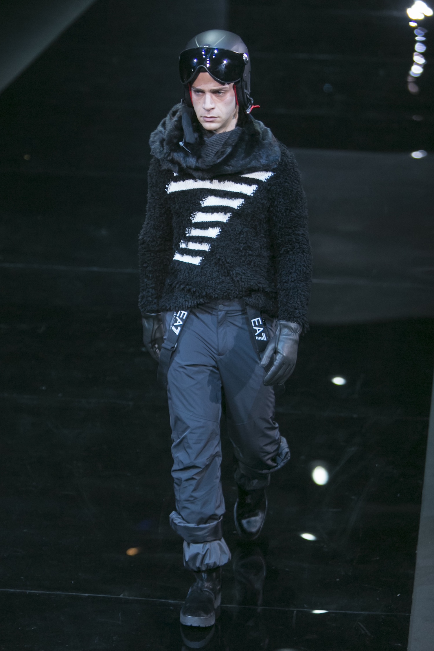 Look 16