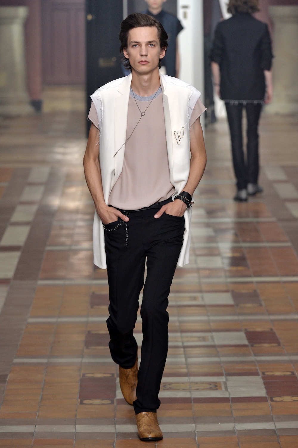Look 15