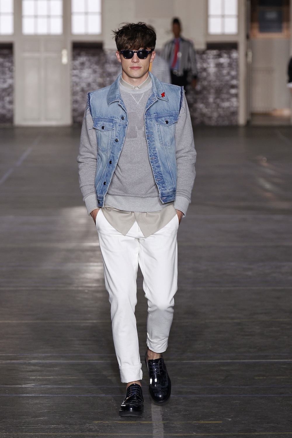 Look 16
