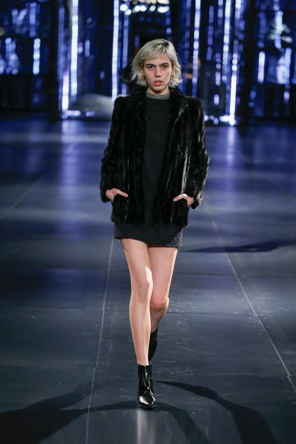 Look 16