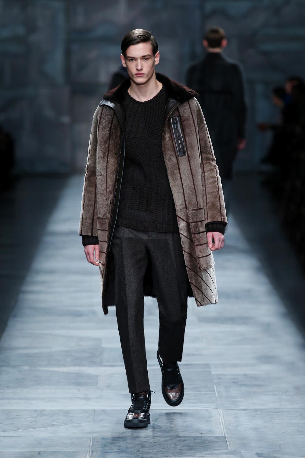 Look 16