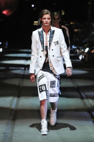 Look 32