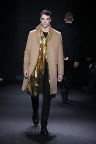 Look 16