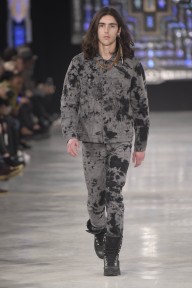Look 16