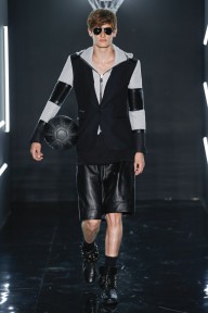 Look 16