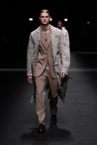 Look 16