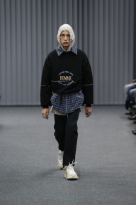 Look 16