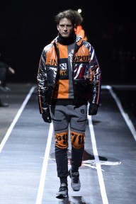 Look 10