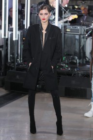 Look 16