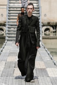 Look 16
