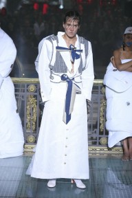 Look 10
