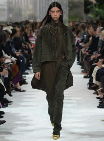 Look 16