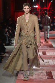 Look 16