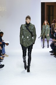 Look 16