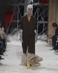 Look 18