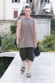 Look 16