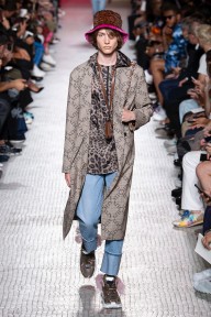 Look 16